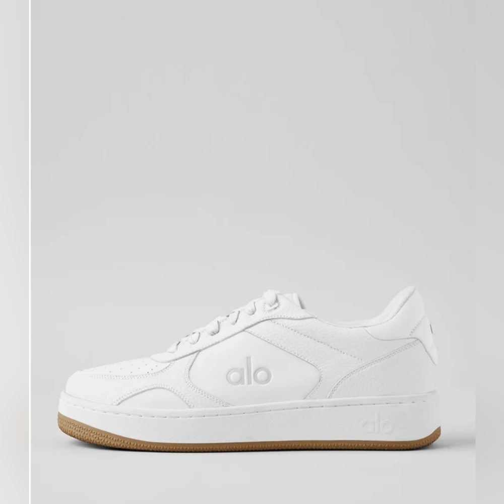 ALO Recovery Mode Sneakers in Natural White/Gum. W (7) M(5.5)